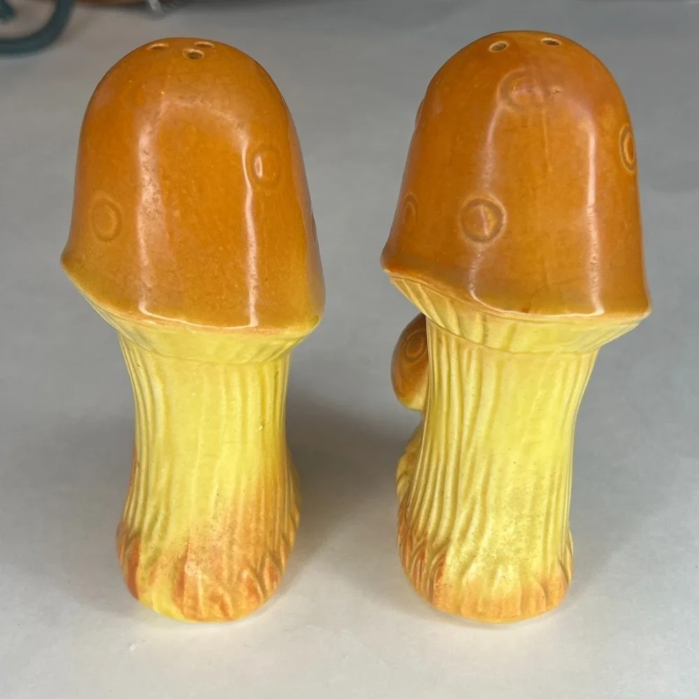 Vintage Ceramic Mushroom Salt & Pepper Shakers Made in Japan 5